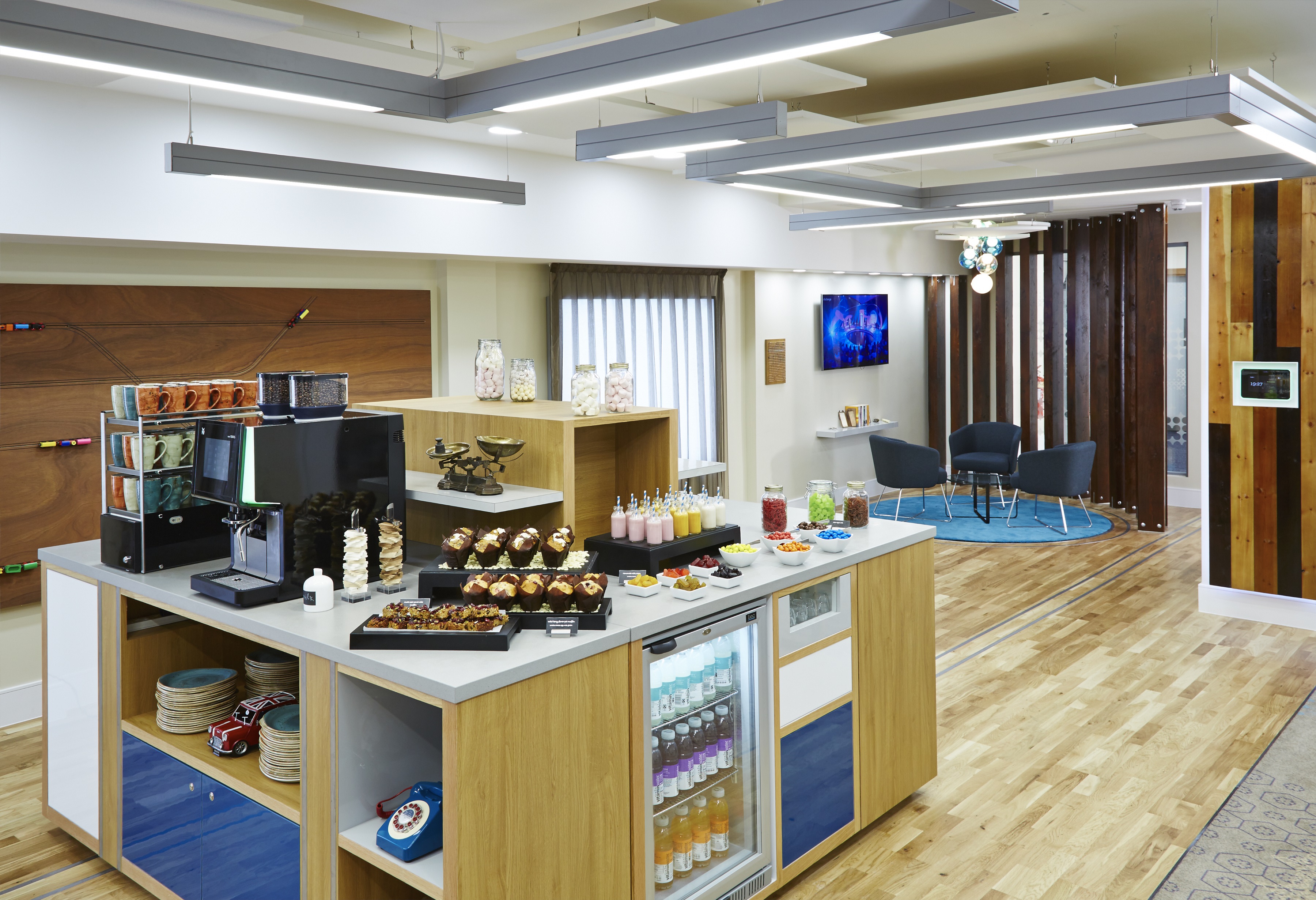 Modern break area in London Marriott Hotel Kensington, perfect for meetings and events.