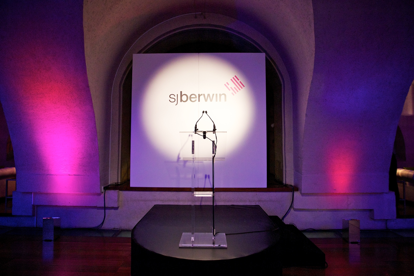 The Embankment Galleries - aksuok1o3u5.jpg