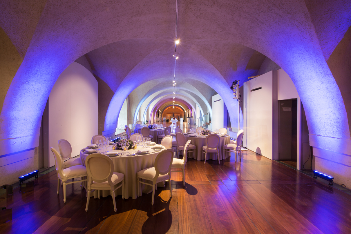 Elegant dining setup in The Embankment Galleries, ideal for upscale events and weddings.