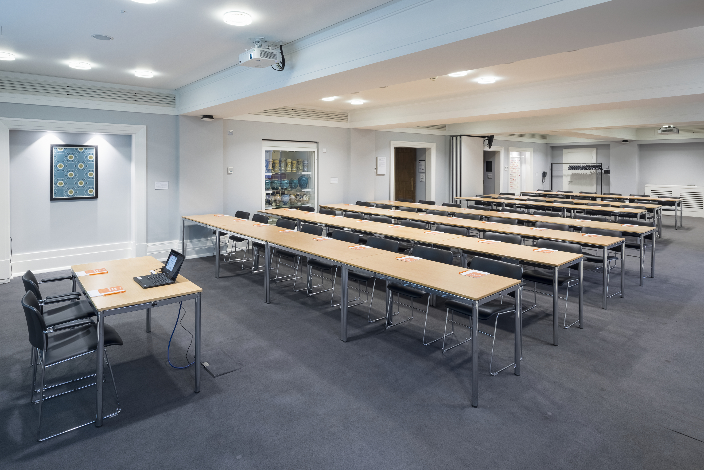 Franks & Steel Room: spacious meeting room for workshops and training sessions.