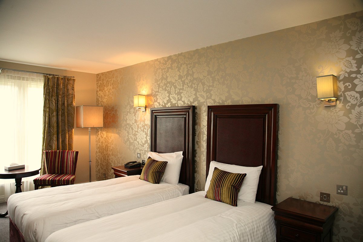 Longman Suite - mkgspqrl3oy.jpg