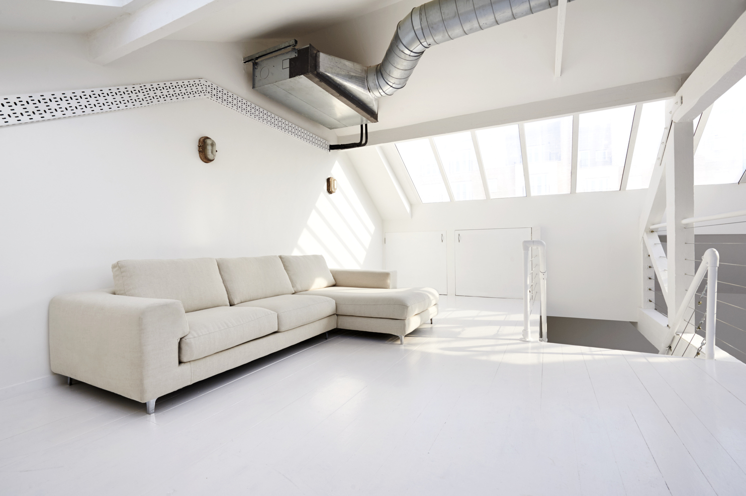 Bright minimalist meeting space with natural light for creative brainstorming sessions.