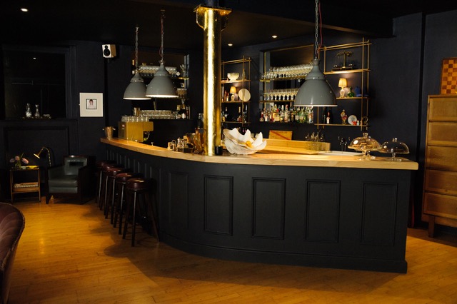 the bar - dkp1bjdguam.jpeg