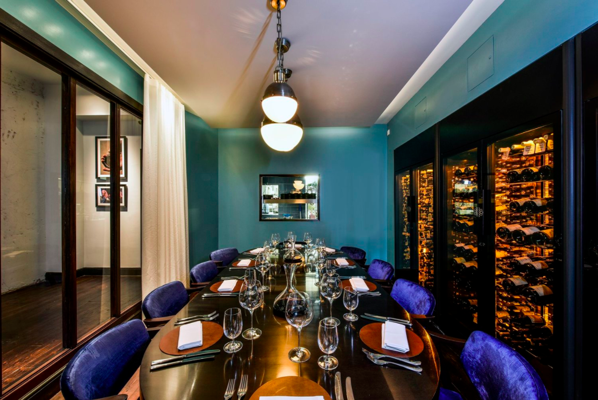 Elegant private dining room in Cabotte, ideal for corporate dinners and exclusive events.