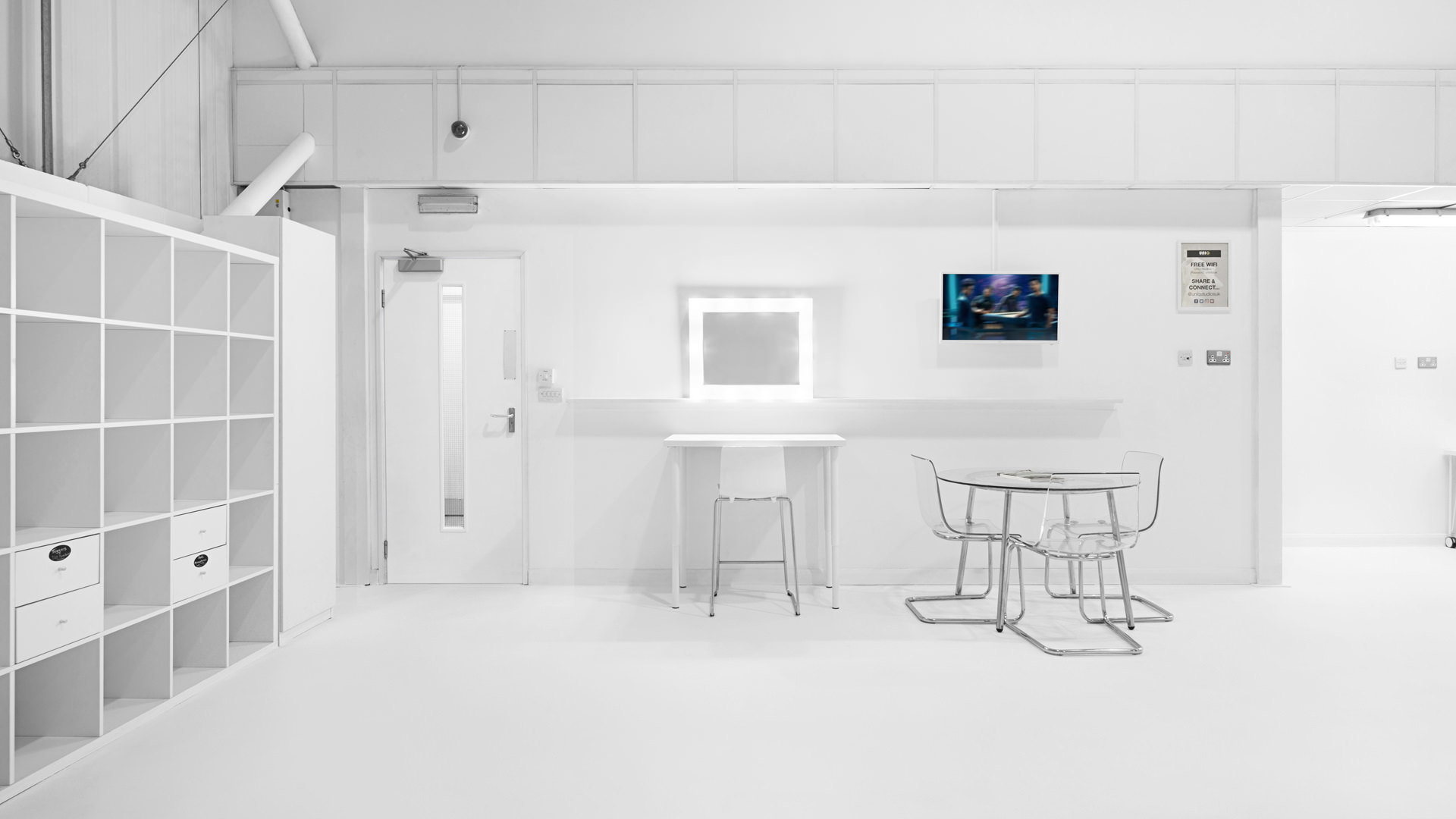 Minimalist meeting space at S2 Royal Arsenal, perfect for workshops and collaboration.