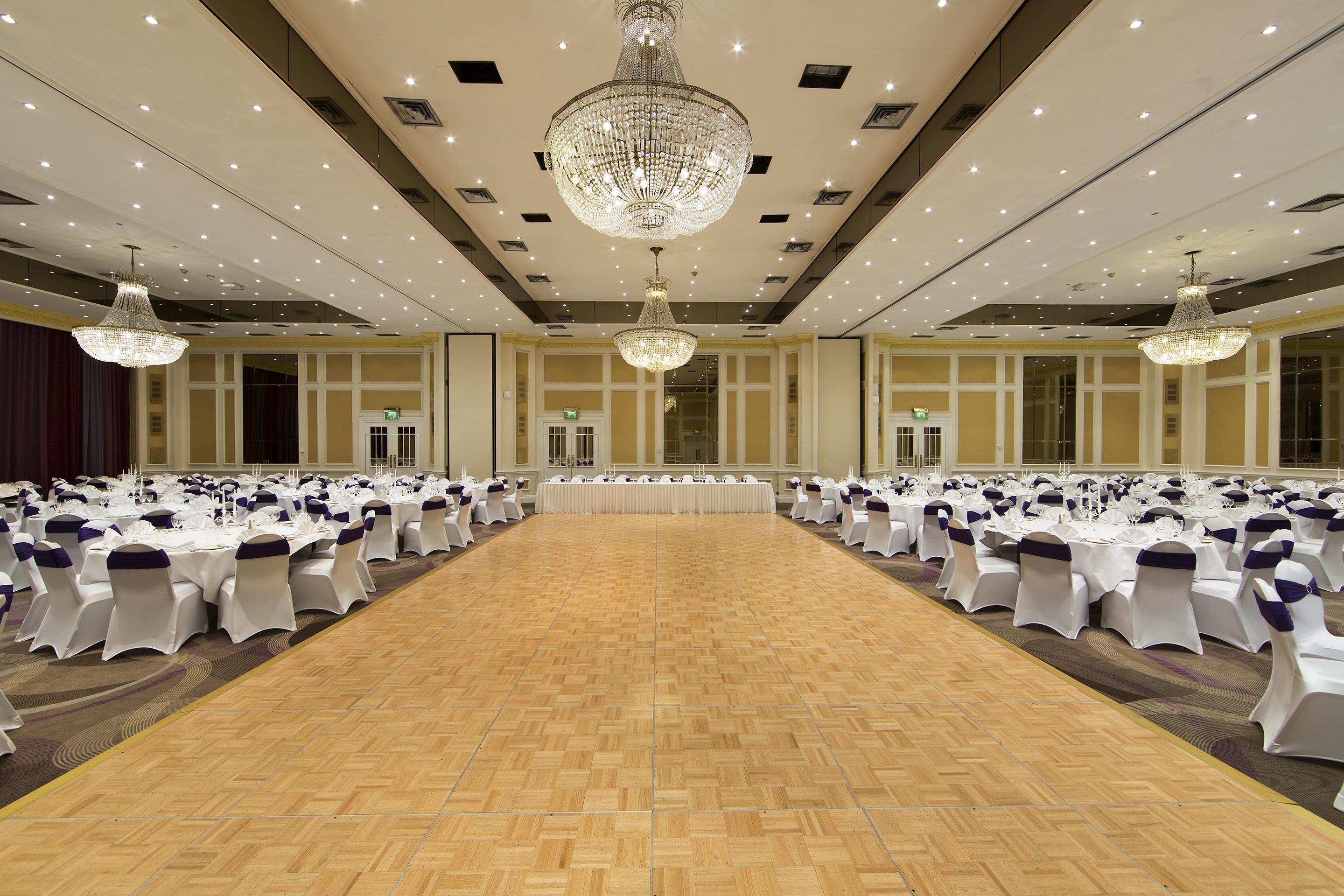 Aviation Suite banquet hall at Thistle London Heathrow, elegant wedding and gala venue.