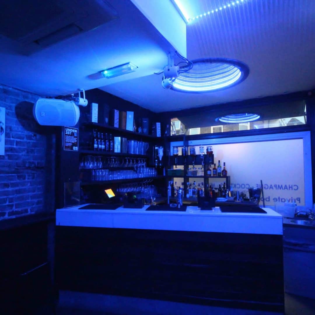 Private hire - ap4bffk0zcs.jpg