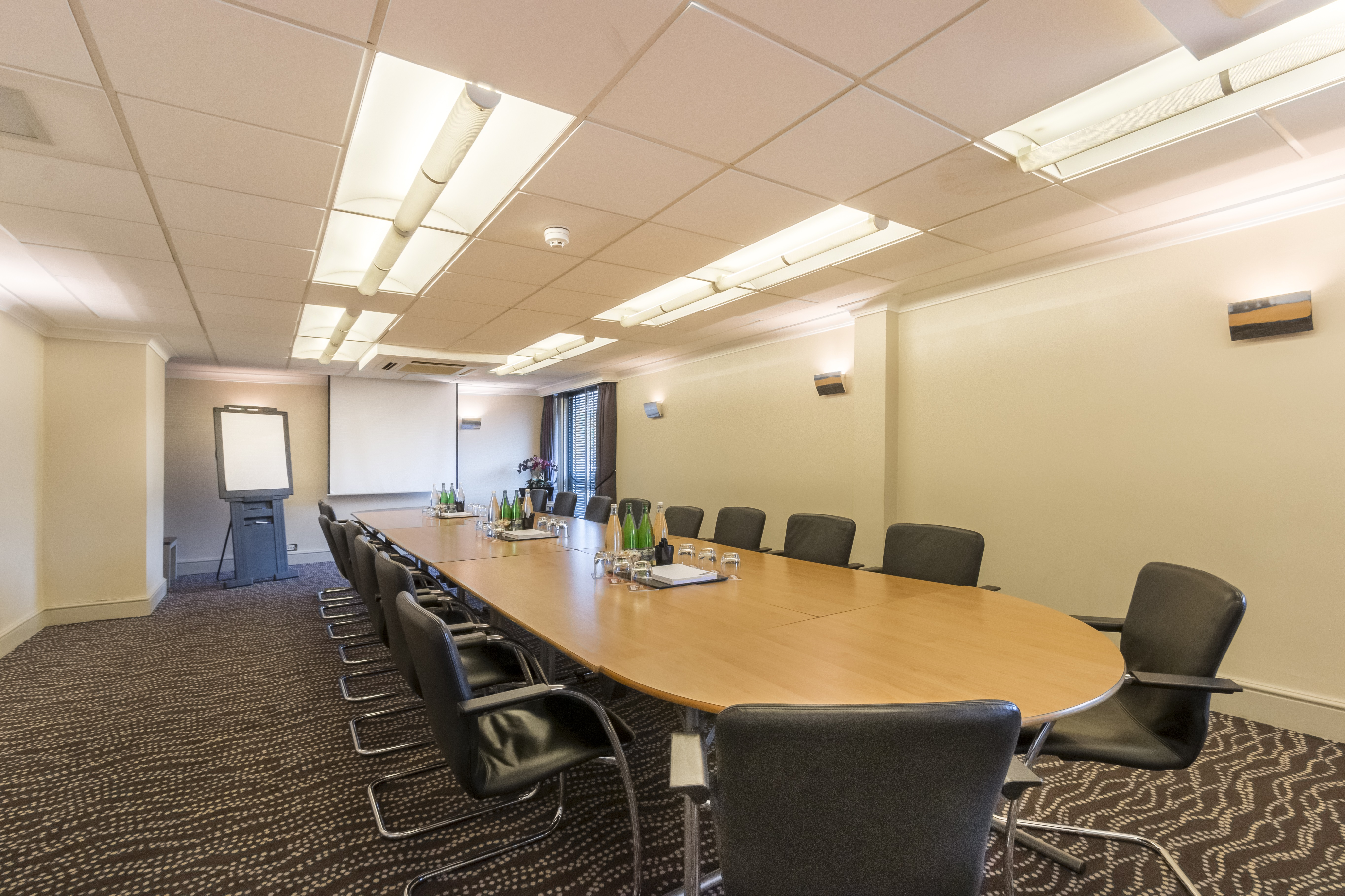 Caravelle Suite meeting room at Thistle London Heathrow, ideal for corporate events.