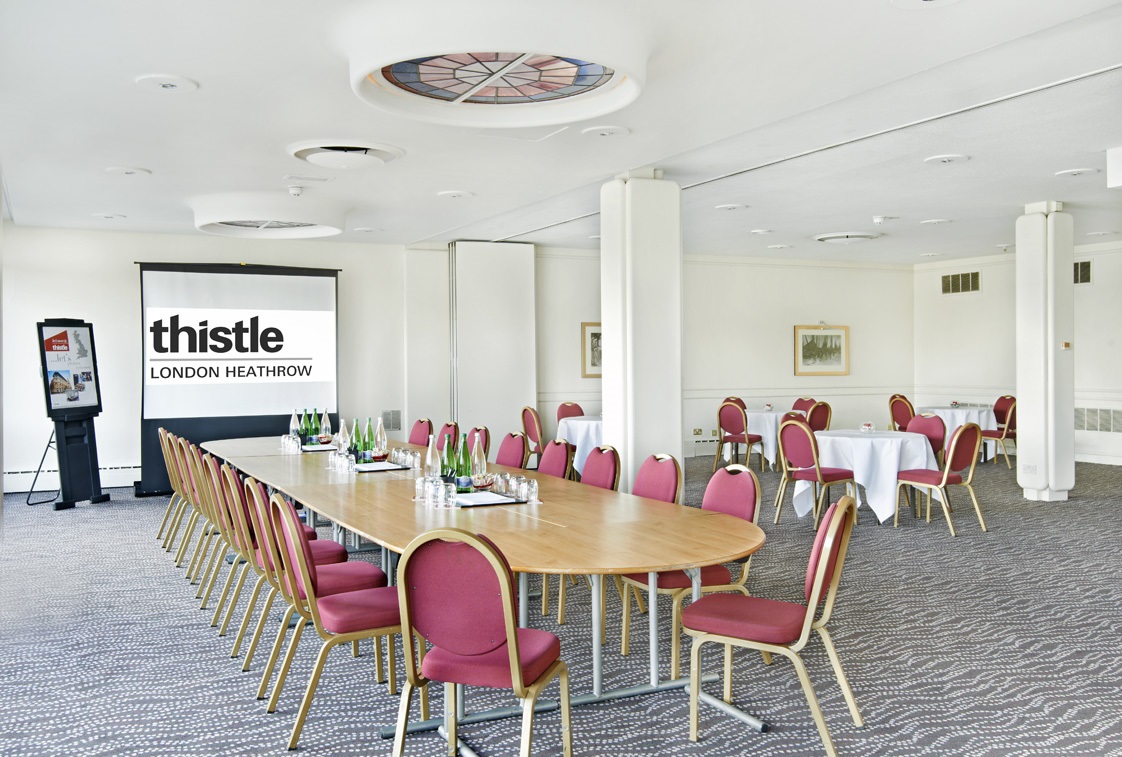 Print Room at Thistle London Heathrow: oval table, ideal for corporate meetings and events.