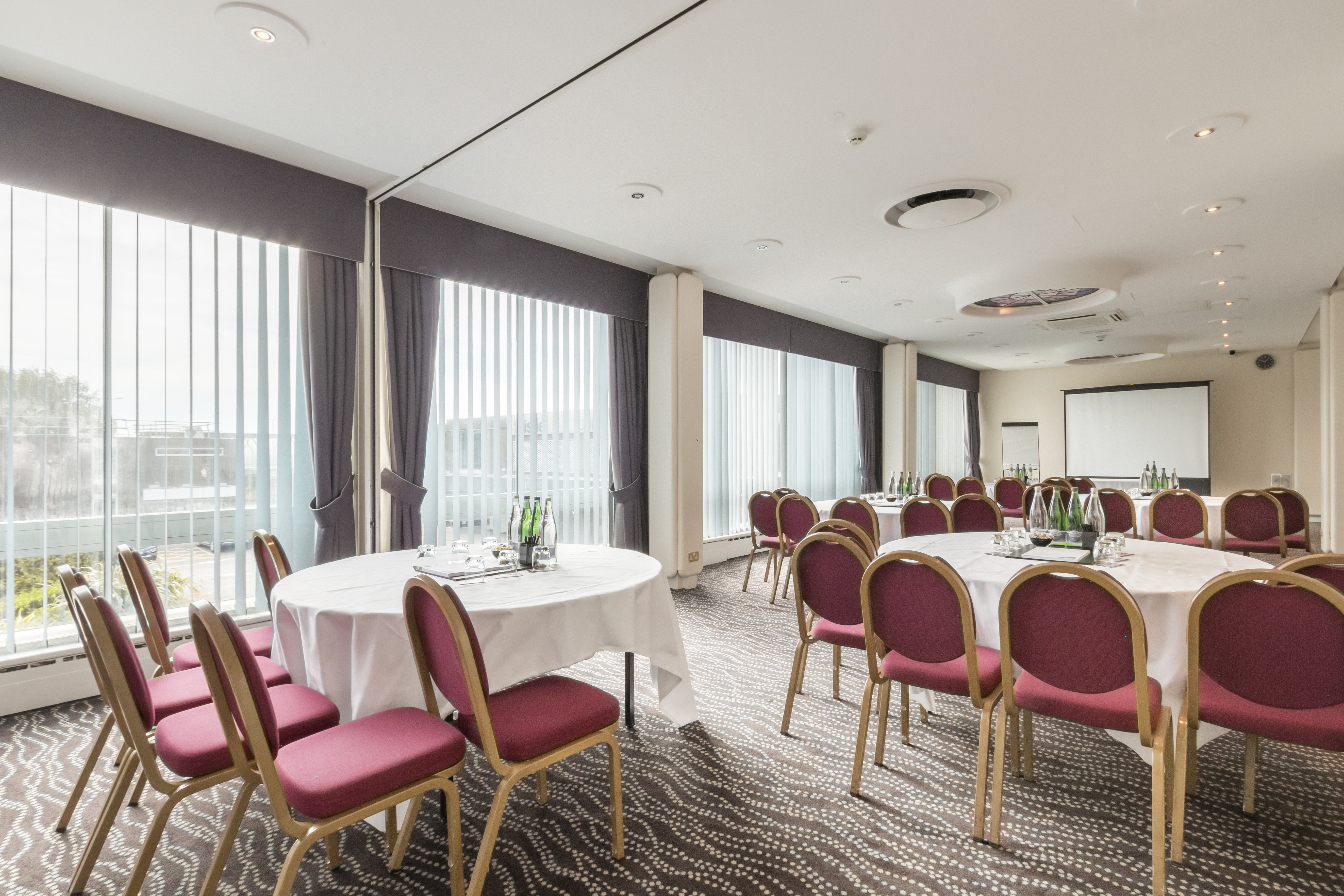 Print Room at Thistle London Heathrow: elegant meeting space for corporate events.