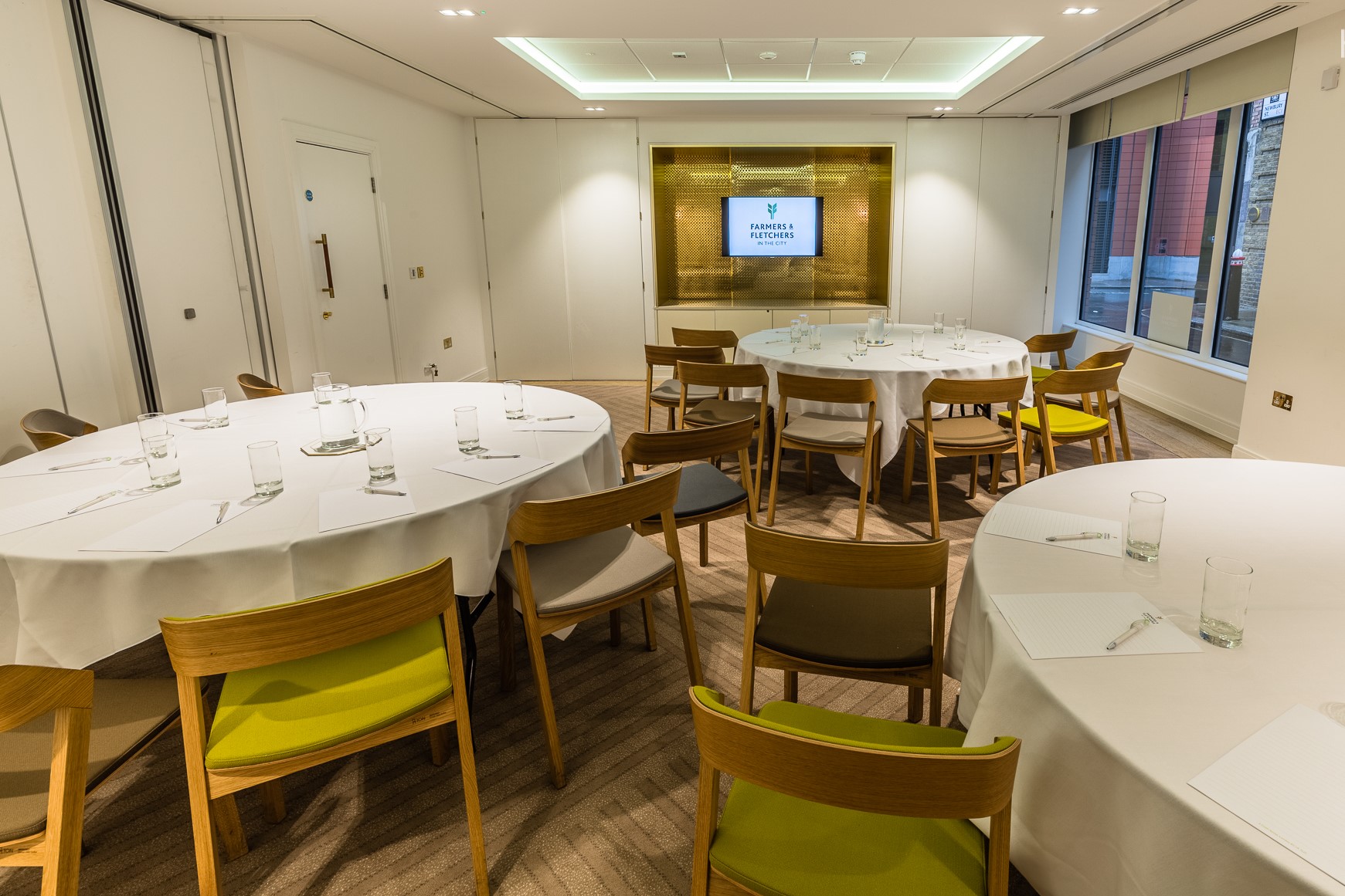 The Court Room - 4sp2qolnn2j.jpg