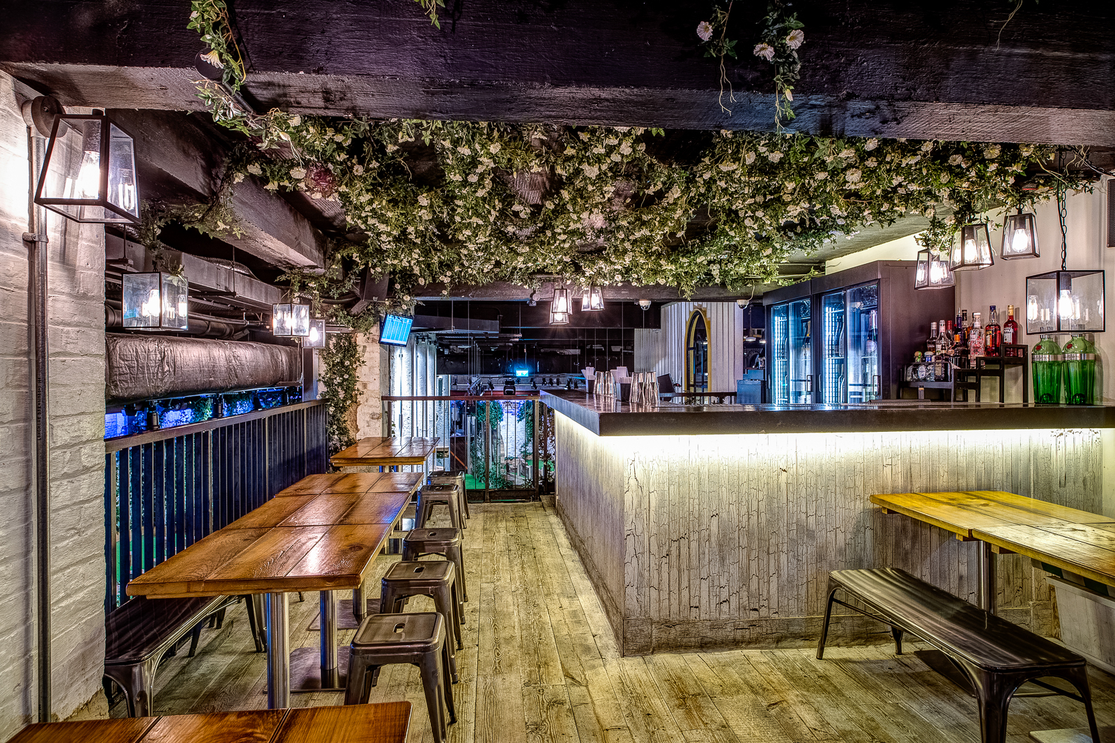 Stylish Gin Terrace with rustic tables, ideal for networking events and gatherings.