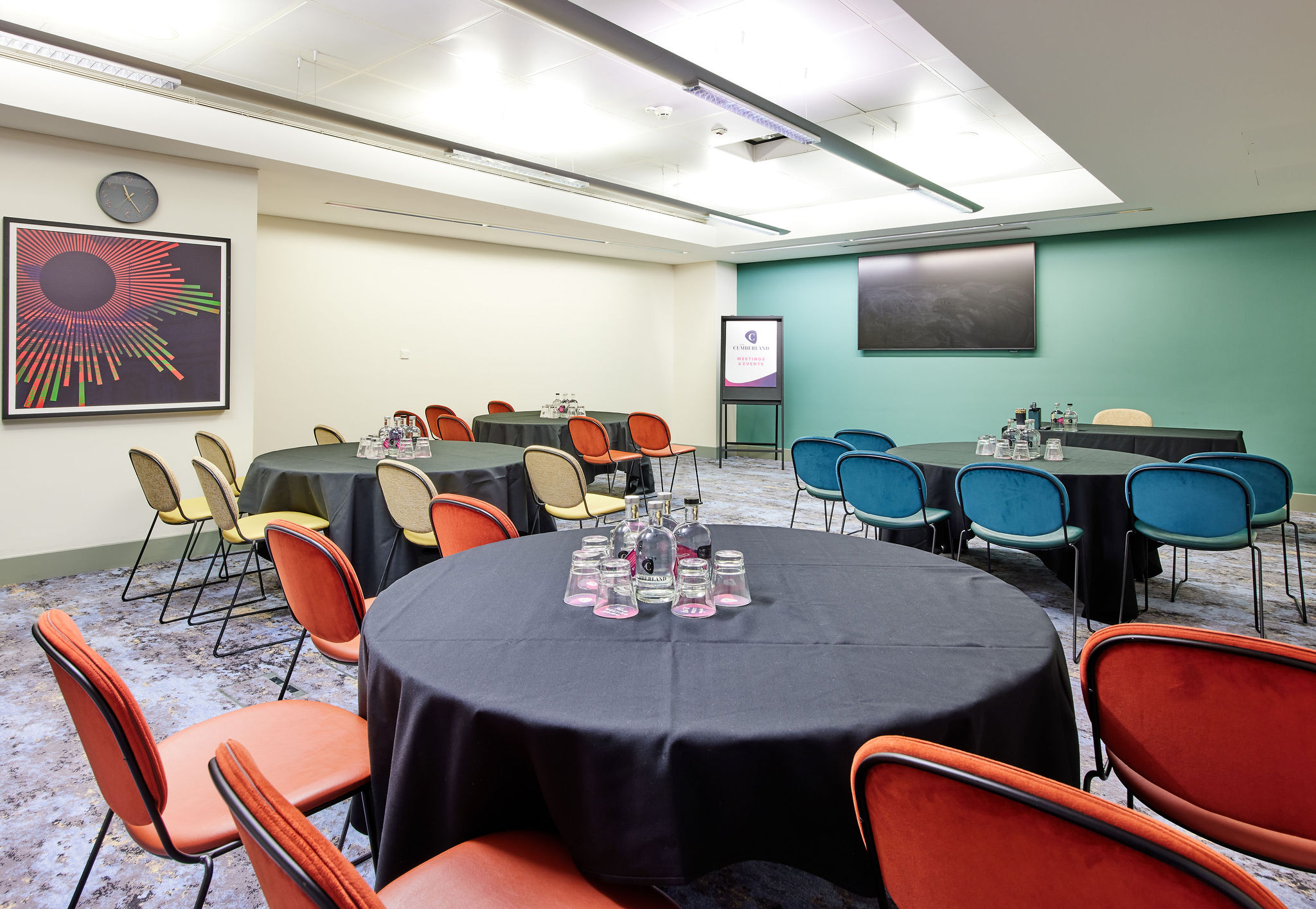 Studio 7 Cumberland Hotel meeting screen