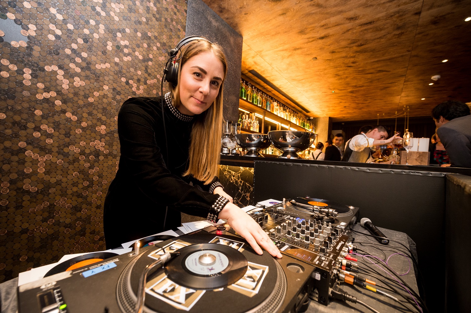 London Floor - f0u5ip5lk0t.jpg