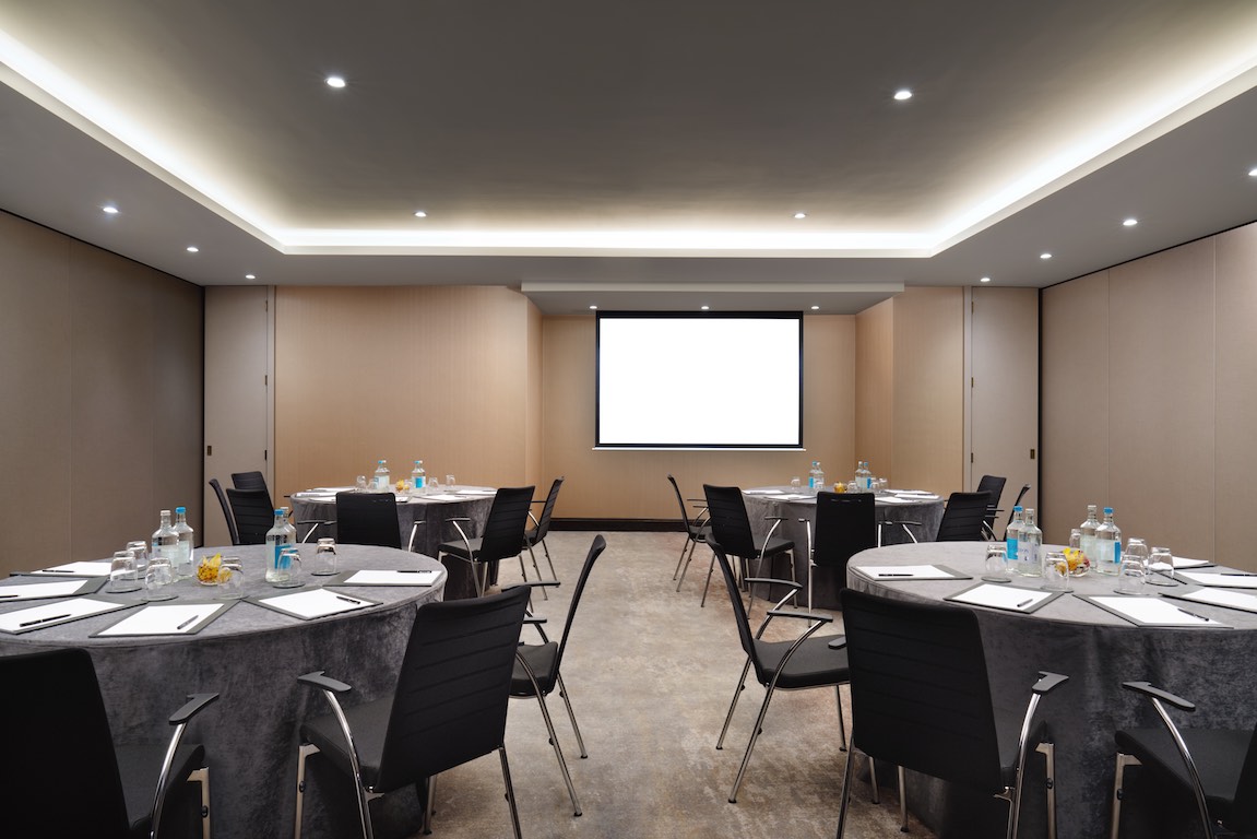 Globe Suite - qlczeu0qcry.jpg