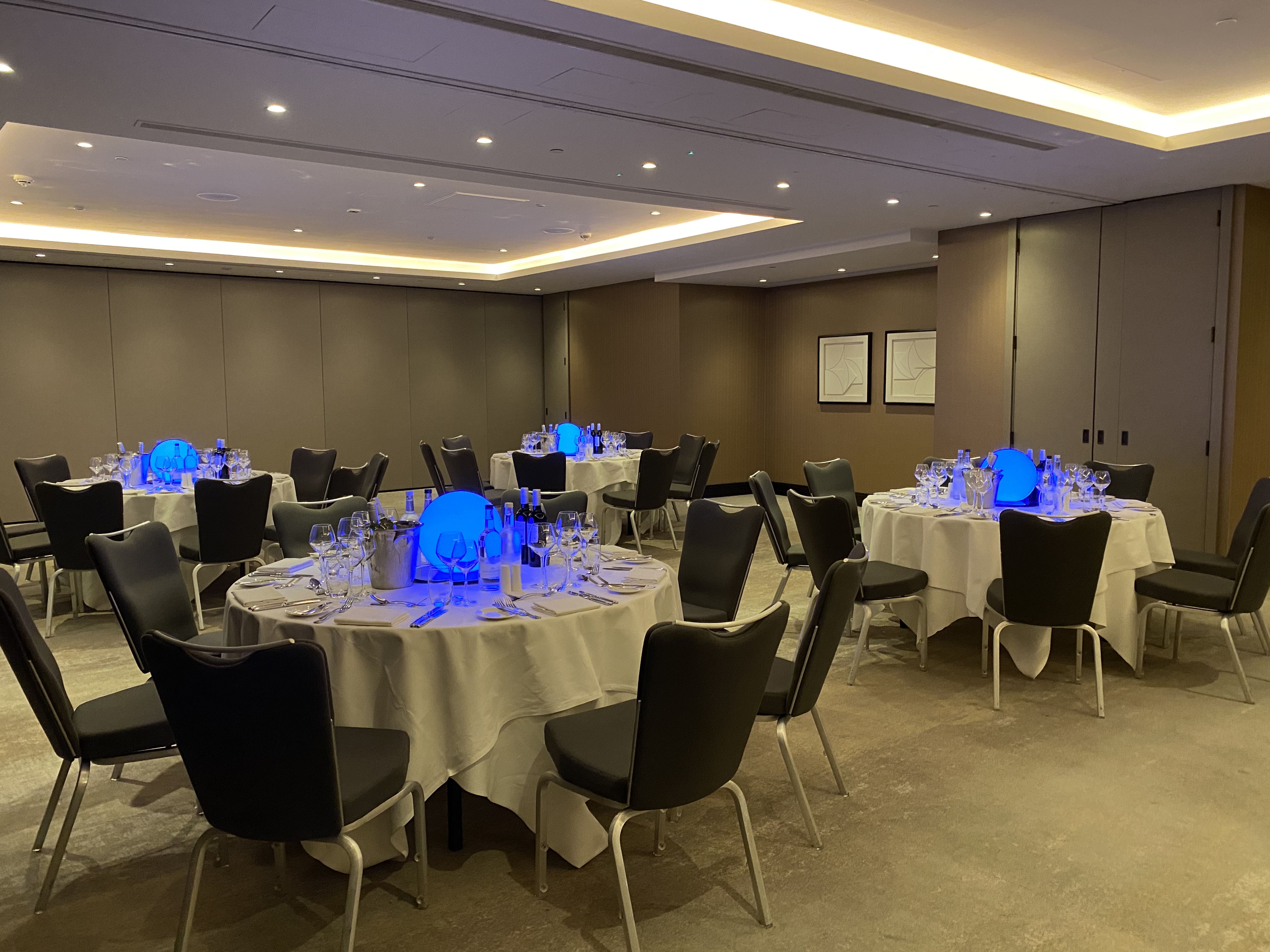 Globe Suite - rrrdfol0vym.jpeg