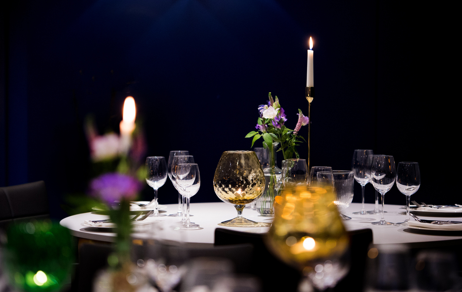 Elegant dining table with crystal glassware for sophisticated events in The Library, Marylebone.