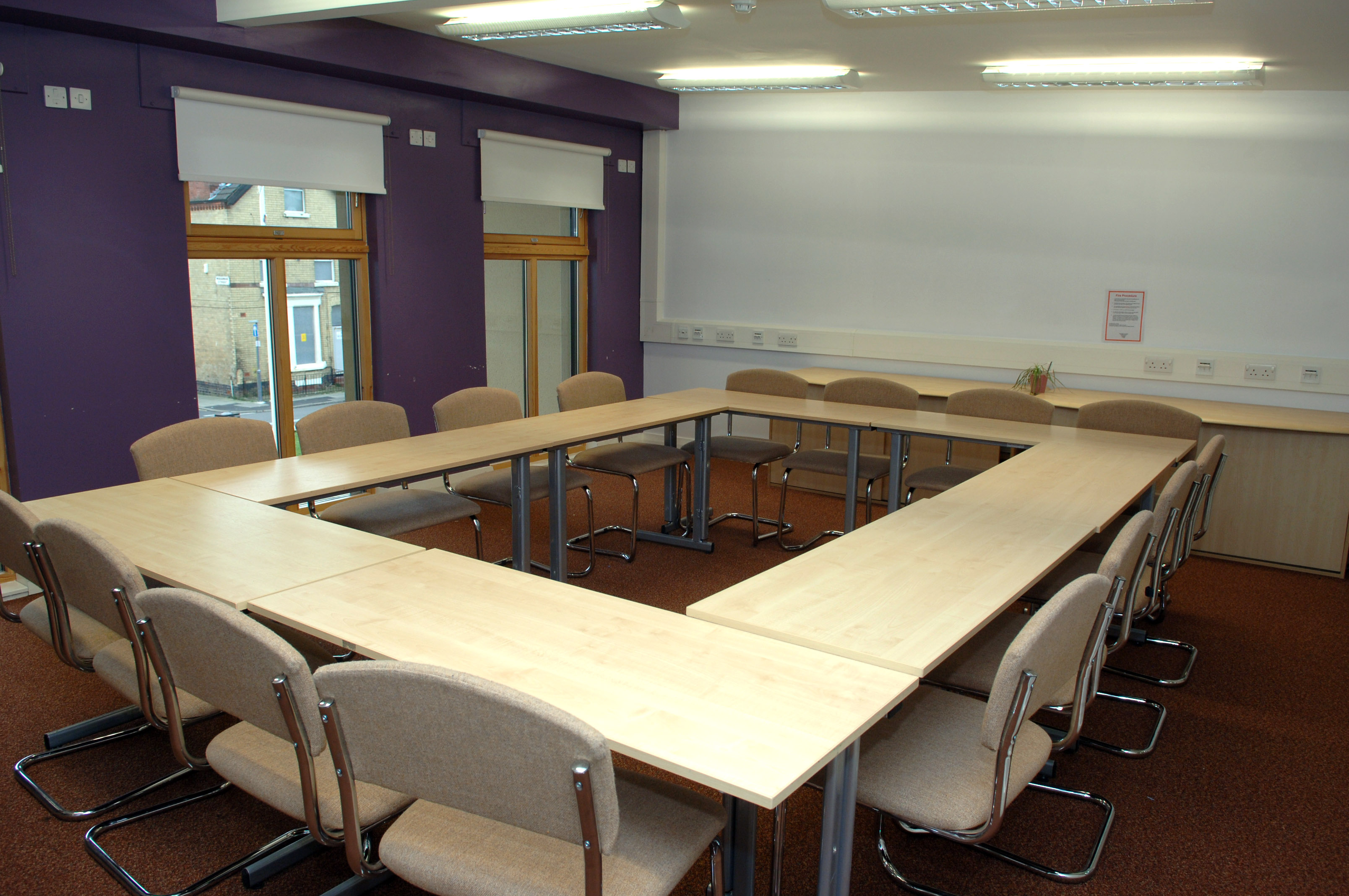 U-shaped meeting room at Kensington Reservoir, perfect for workshops and presentations.