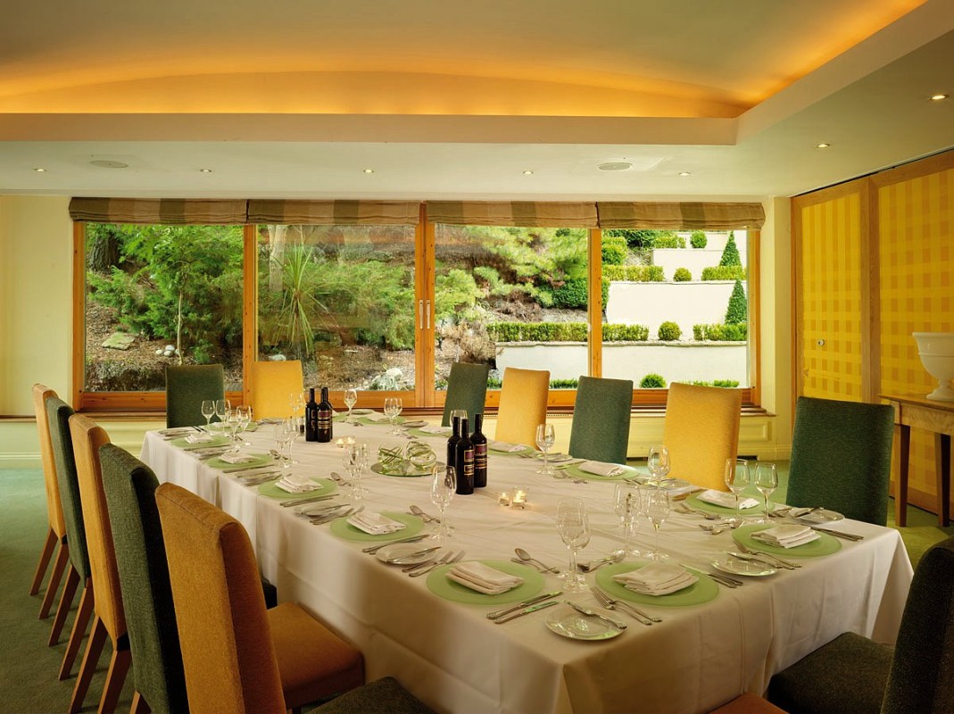 Elegant dining space in Rome Suite, Regency Park Hotel for intimate events and meetings.