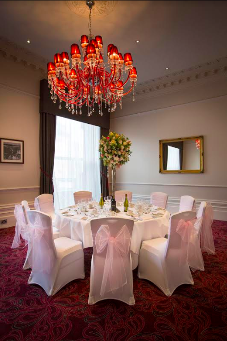 Elegant round table in The Viceroy Room, ideal for weddings and upscale events.