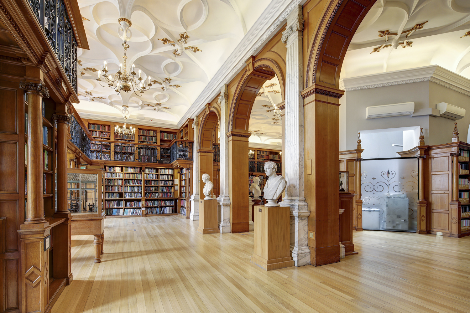 Elegant library with wooden architecture, perfect for intimate meetings and events.