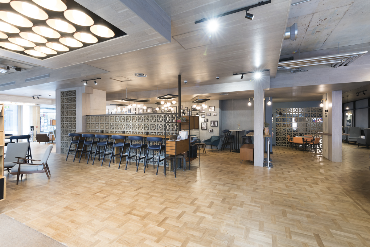 Curzon Aldgate - Bar area - noy4gvvlnug.jpg