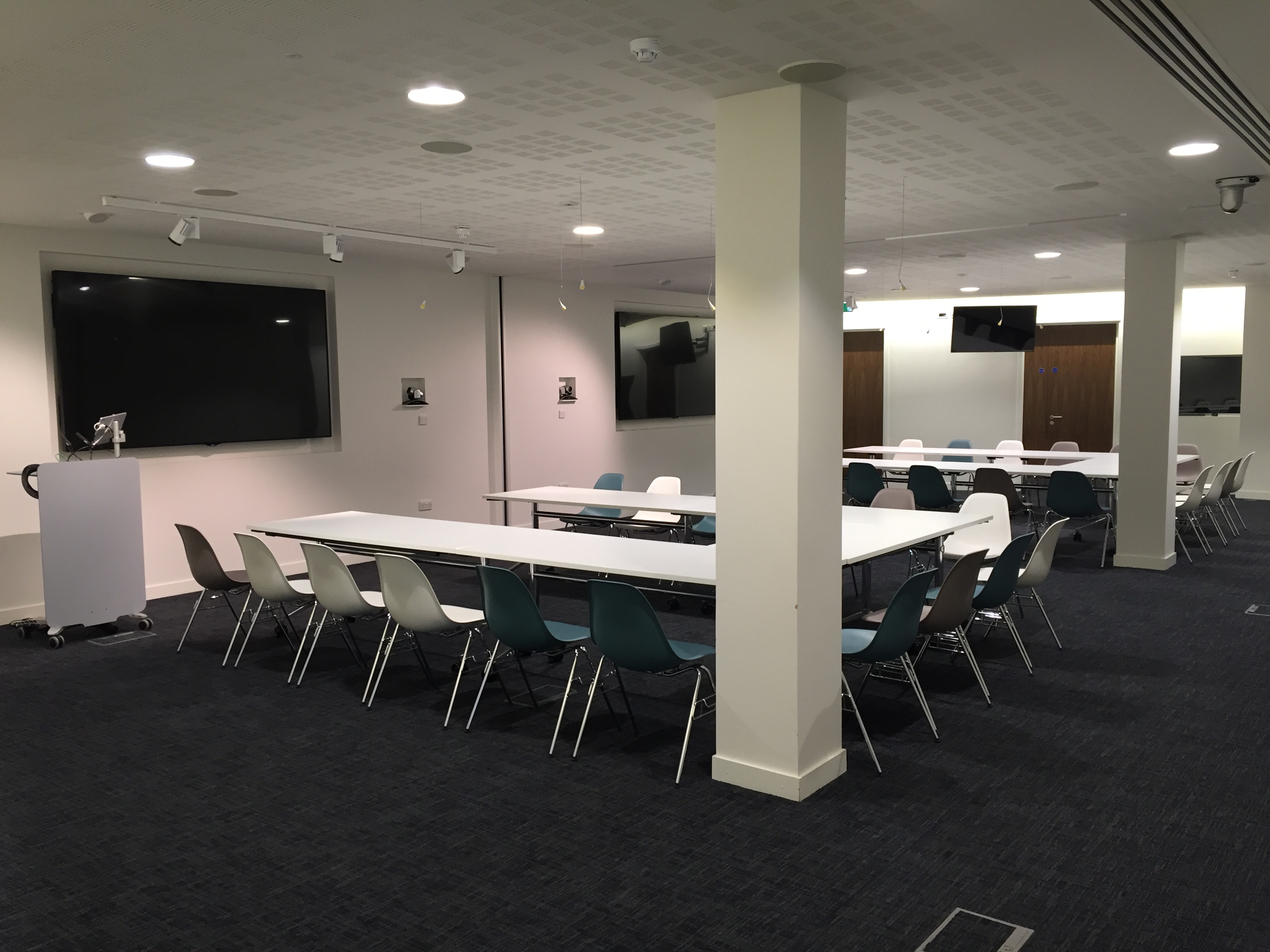 RPS Suite at Royal Pharmaceutical Society: versatile meeting space with modular tables.