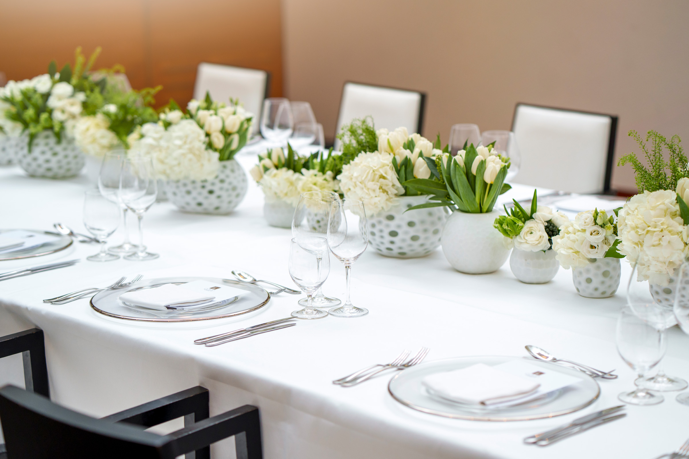 Elegant dining table in COMO Metropolitan London, perfect for corporate events and upscale celebrations.