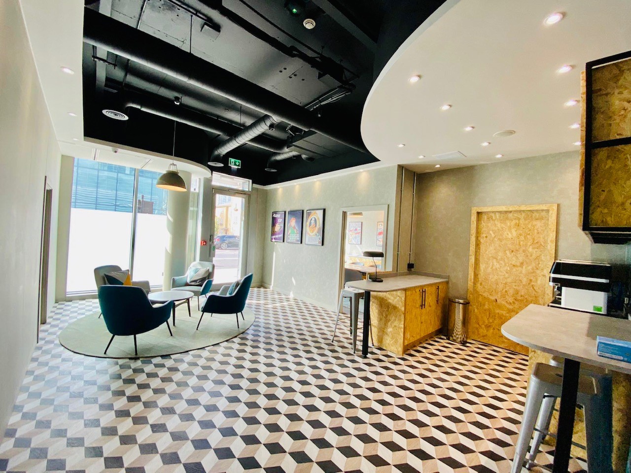 Modern lobby at Whitechapel Think Factory 3, ideal for meetings and events.