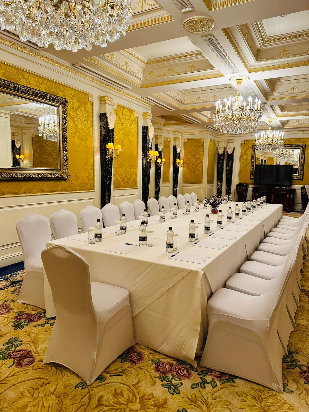 1880 Room - rbrvgvvkuvu.jpg