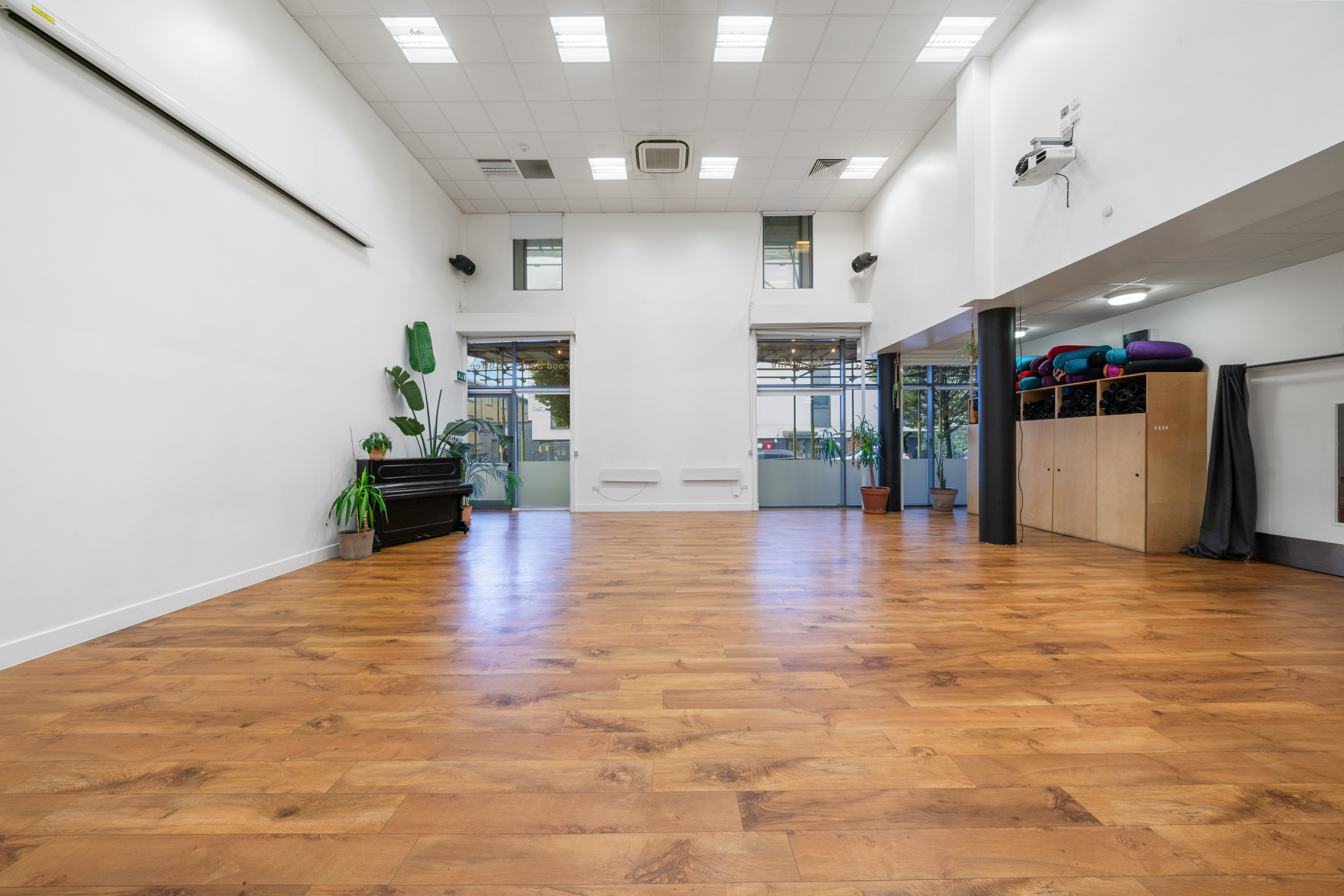 Main Room - nk0p2fugccr.jpg