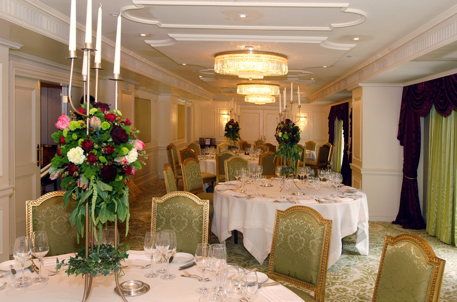 Alexander Room - kvbtiqis5rs.jpg