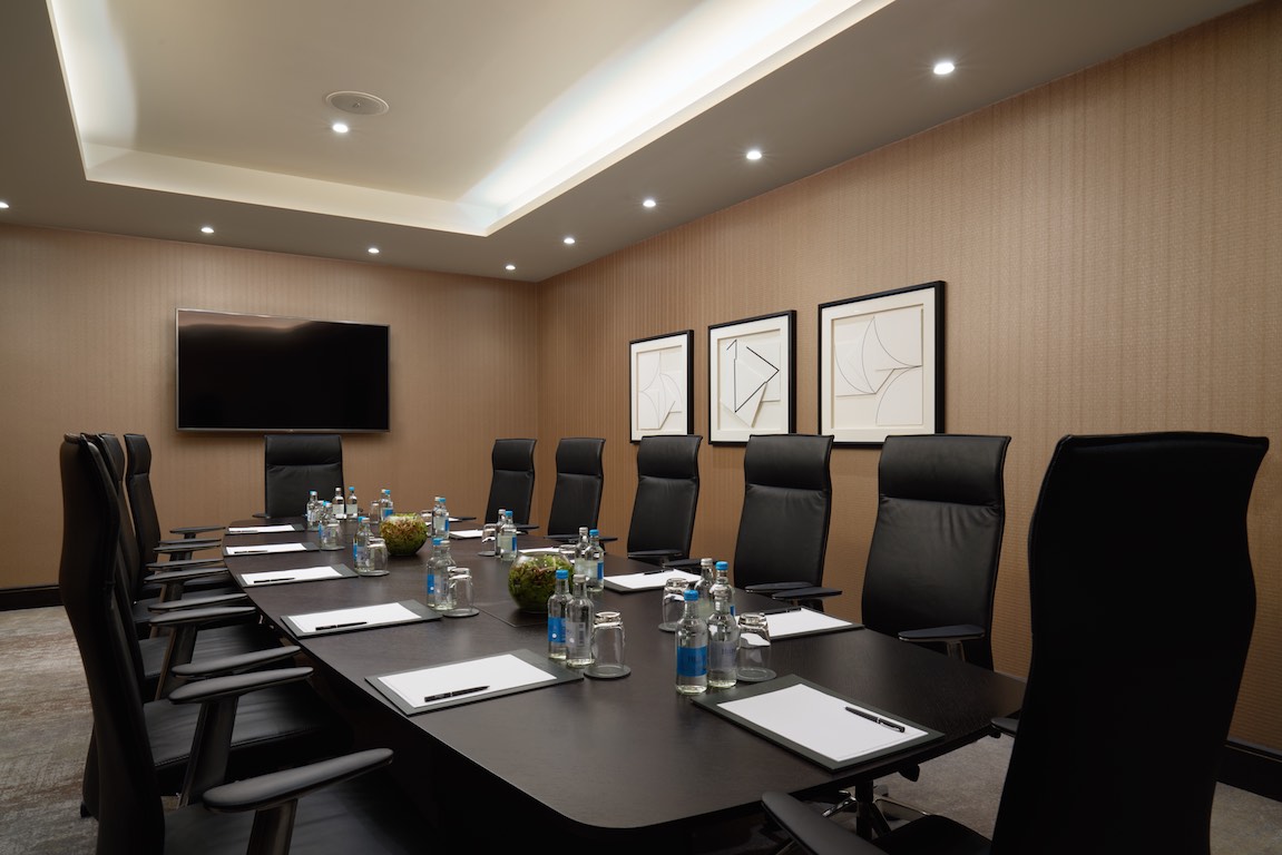 Blackfriars Boardroom at Hilton London Bankside, modern conference room for meetings.