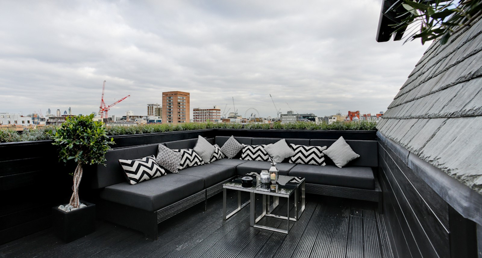 Stylish rooftop lounge at La Casita, Aqua Nueva, ideal for cocktail receptions and gatherings.