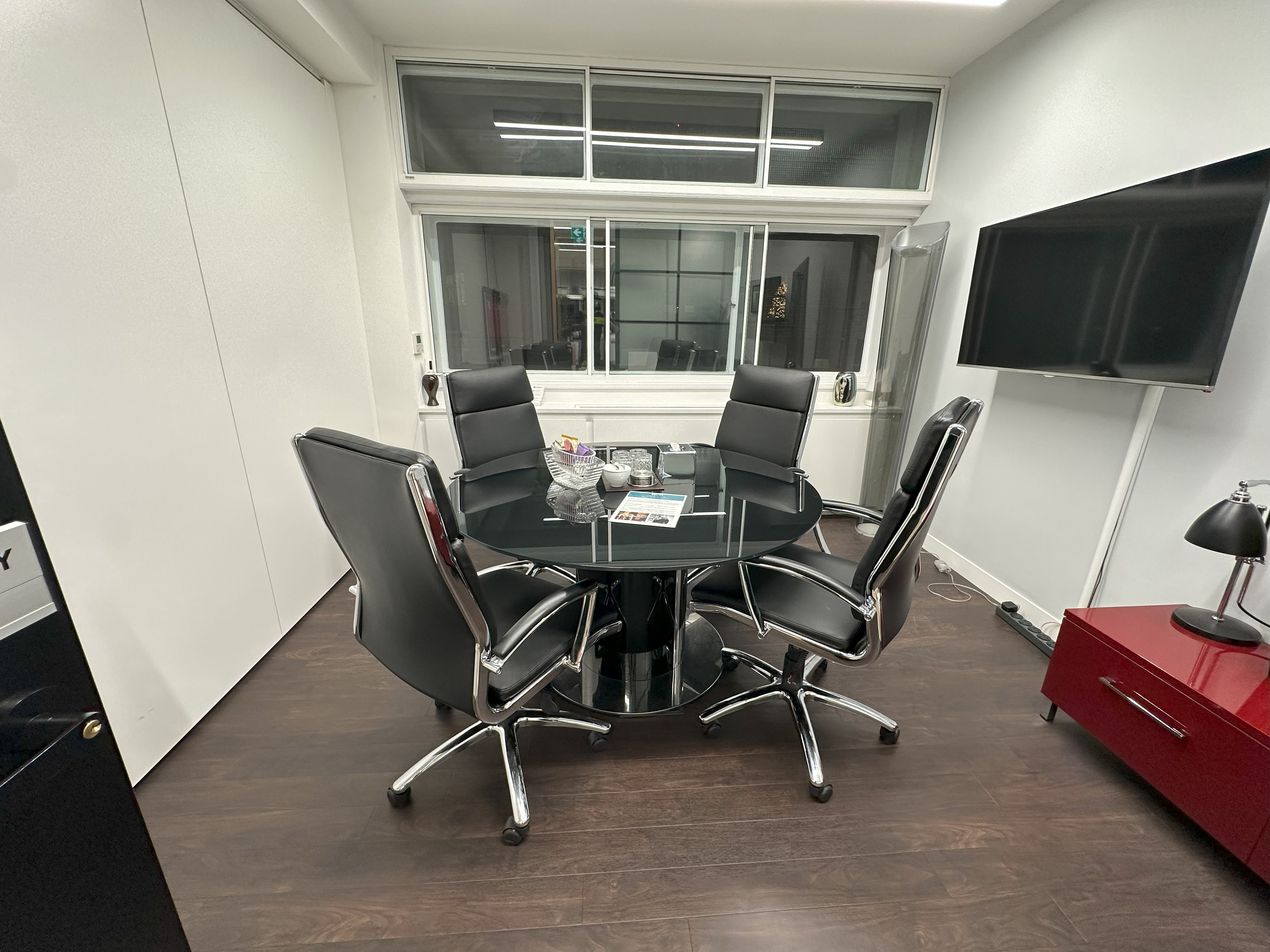 The Piccadilly Room - 0t3gj5yv3sq.jpeg