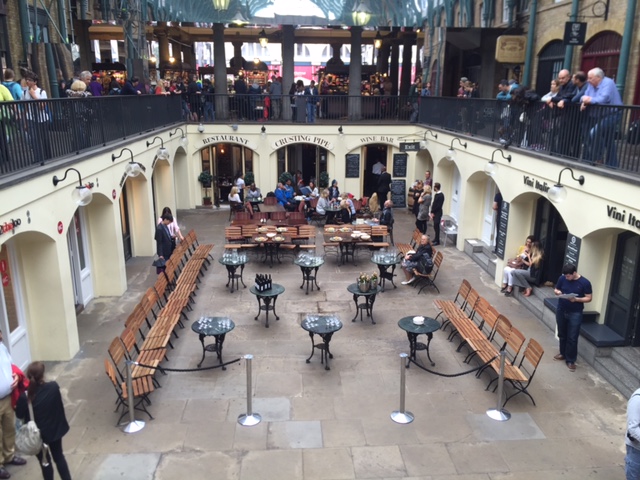 Versatile event space in Crusting Pipe, Covent Garden, ideal for networking and gatherings.
