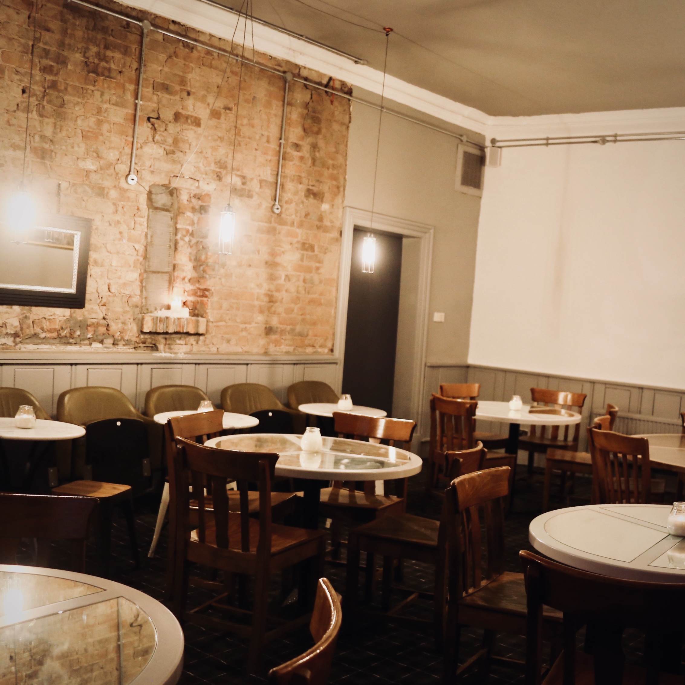 Cozy meeting space at Dovedale Towers with rustic charm, ideal for workshops and gatherings.