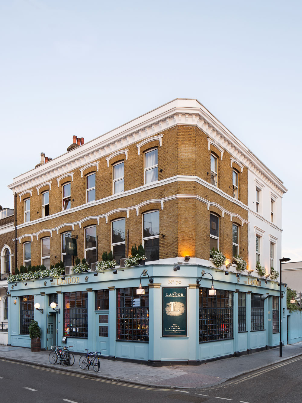 Studio - 1mewrzdmuz0.jpg