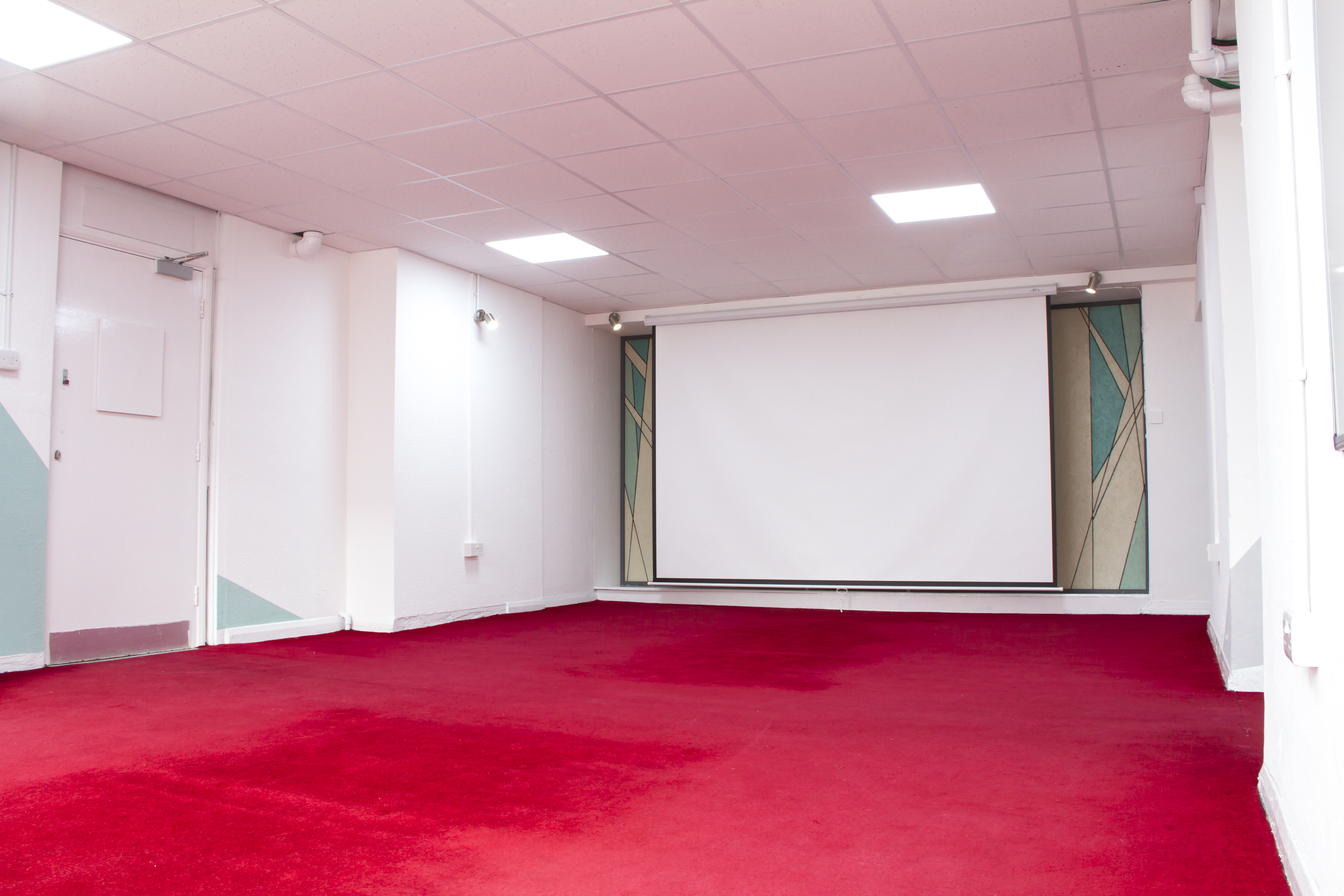Versatile Events Space in Space4 with large projection screen for meetings and workshops.