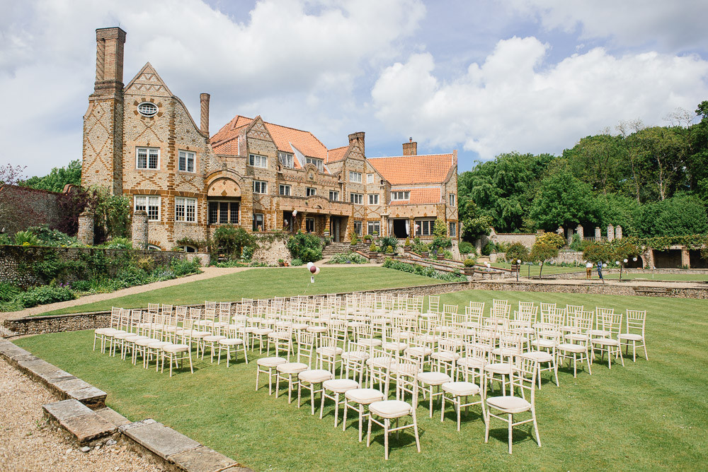"Voewood Gardens outdoor wedding venue with elegant mansion and lush greenery."