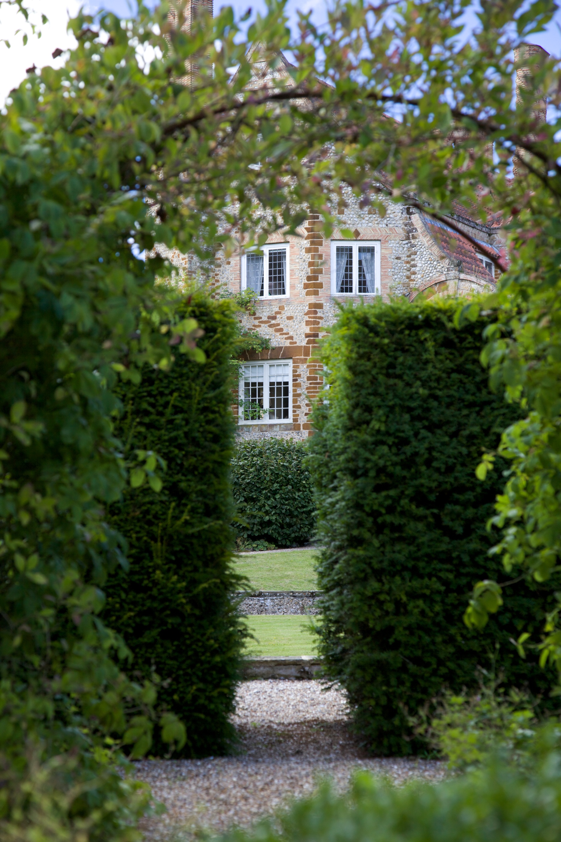 Voewood Gardens venue with lush greenery, perfect for outdoor events and gatherings.