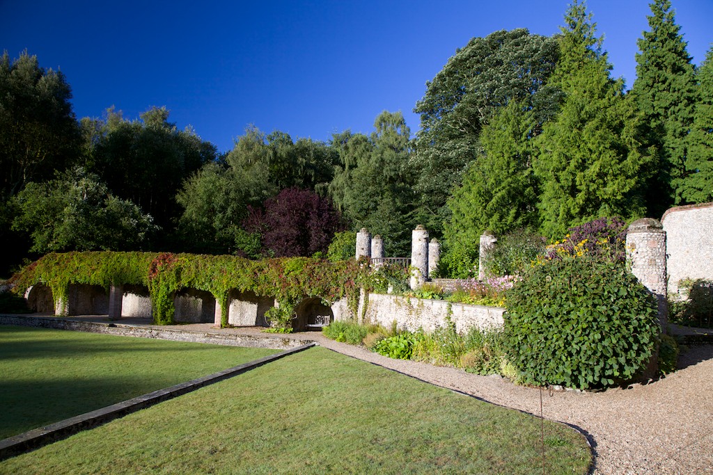 Lush gardens at Voewood, perfect for weddings and corporate retreats.