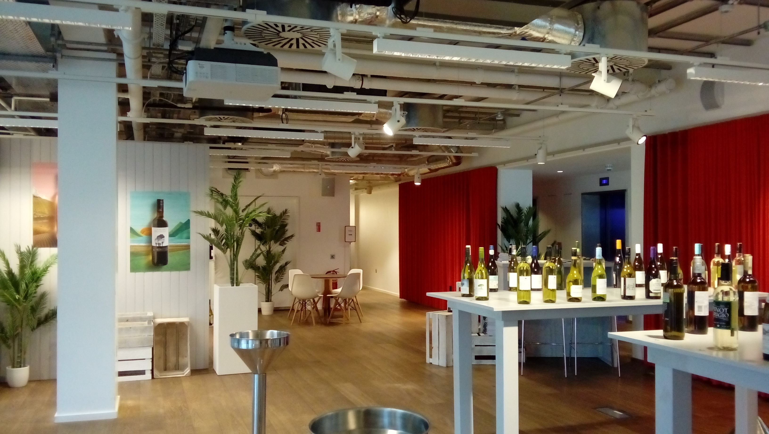 Whole Venue - mu2okqzjfak.jpg