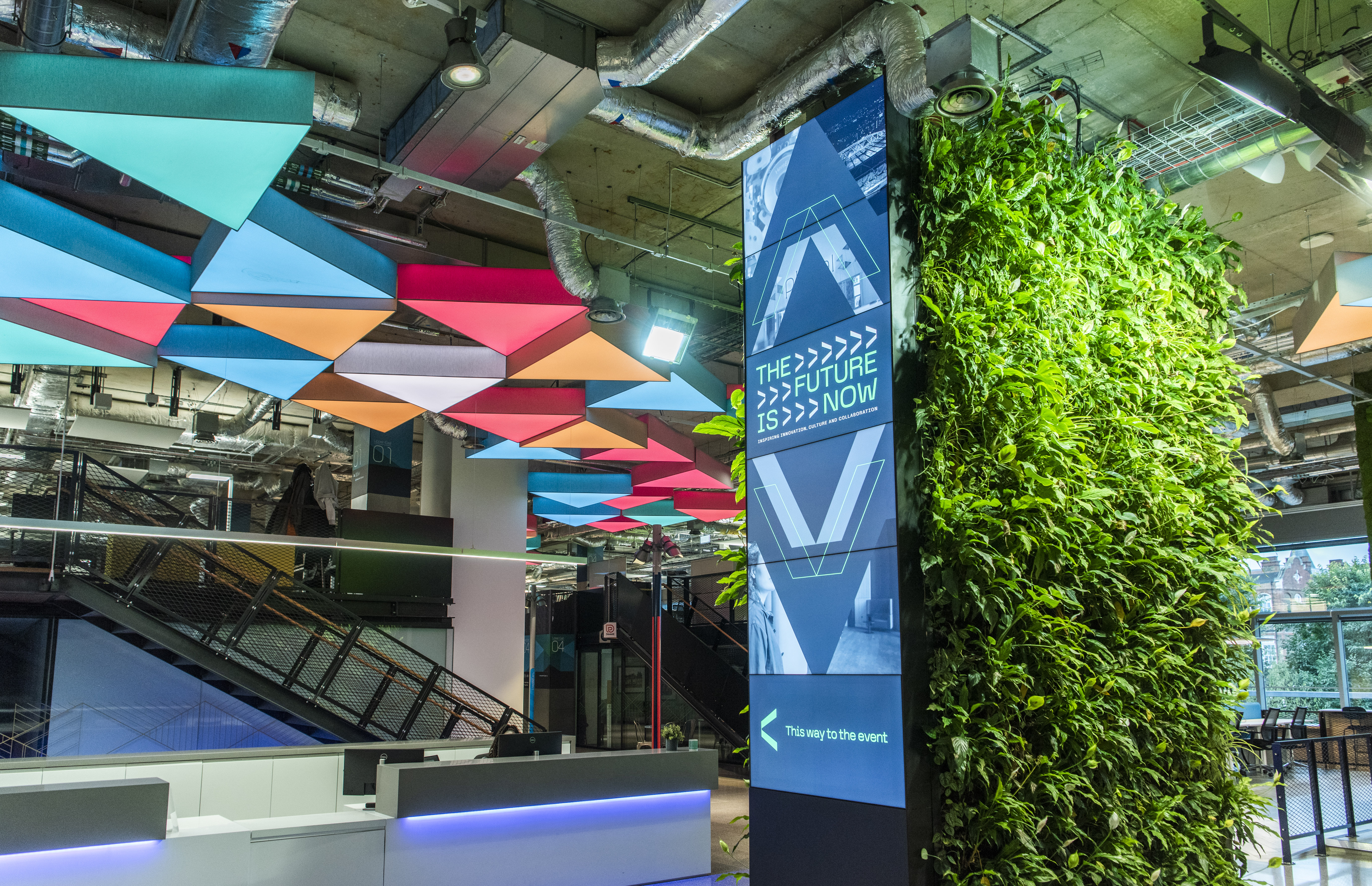 CENTRE STAGE - pnix0sodcck.jpg