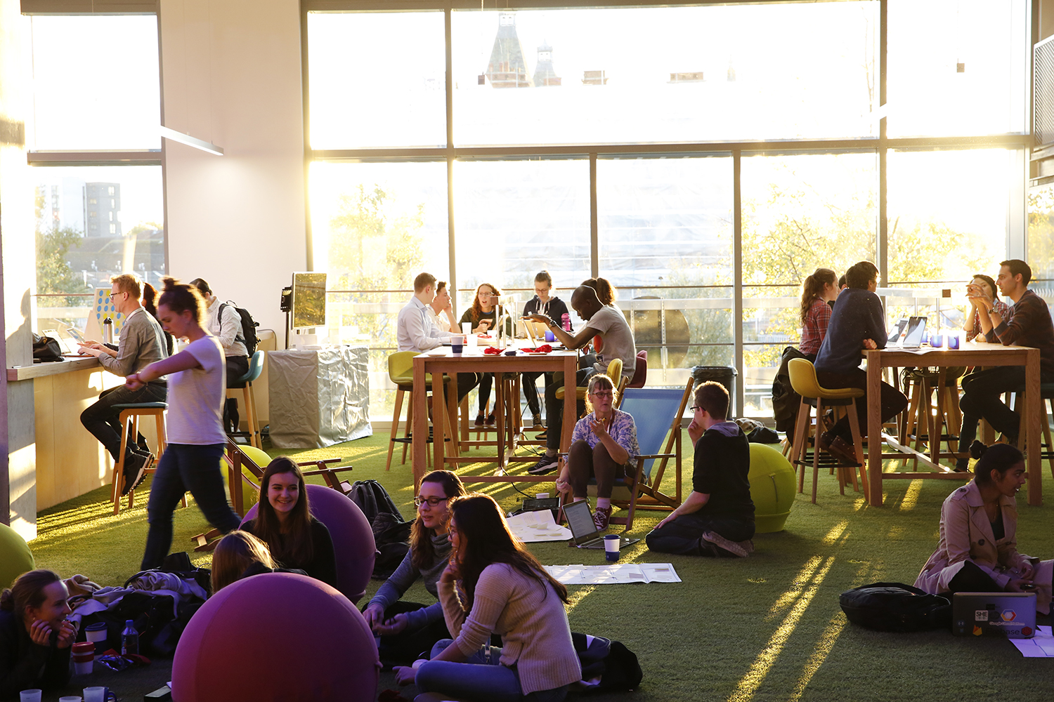 CENTRE STAGE - 2ph4vqt0m2a.jpg