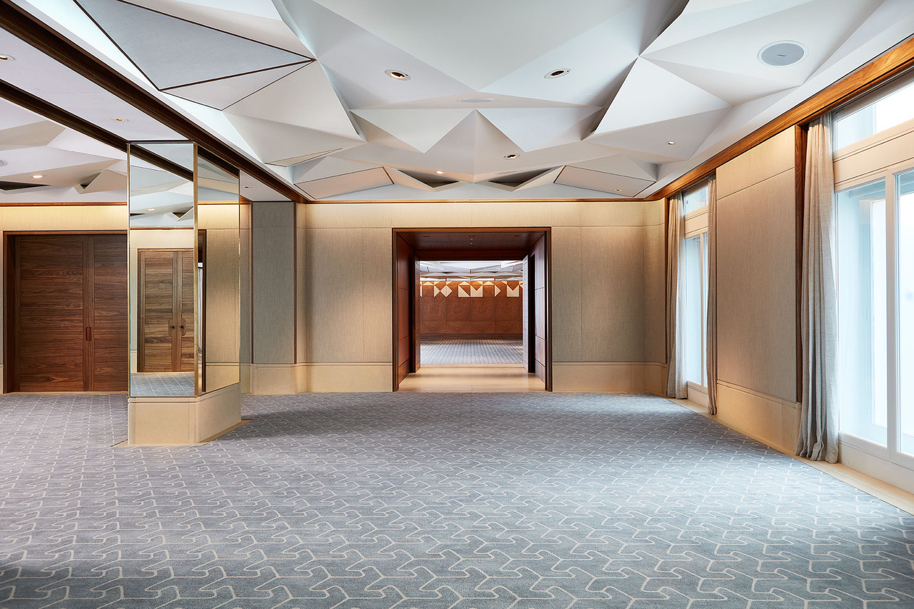 Belgravia event space with modern design, natural light, ideal for corporate meetings and receptions.