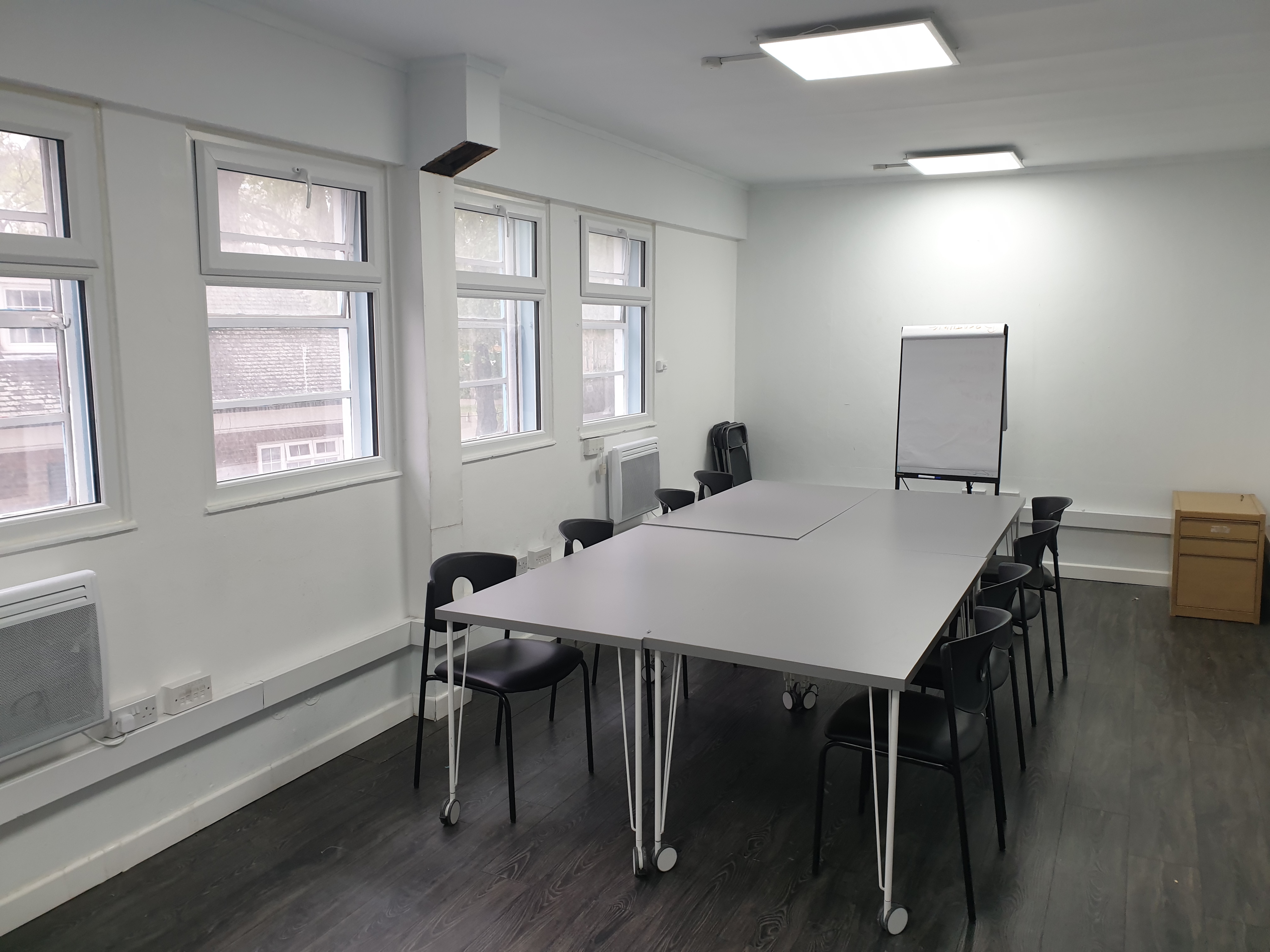 Modern meeting room in Colombo Sports & Community Centre, ideal for workshops and training.
