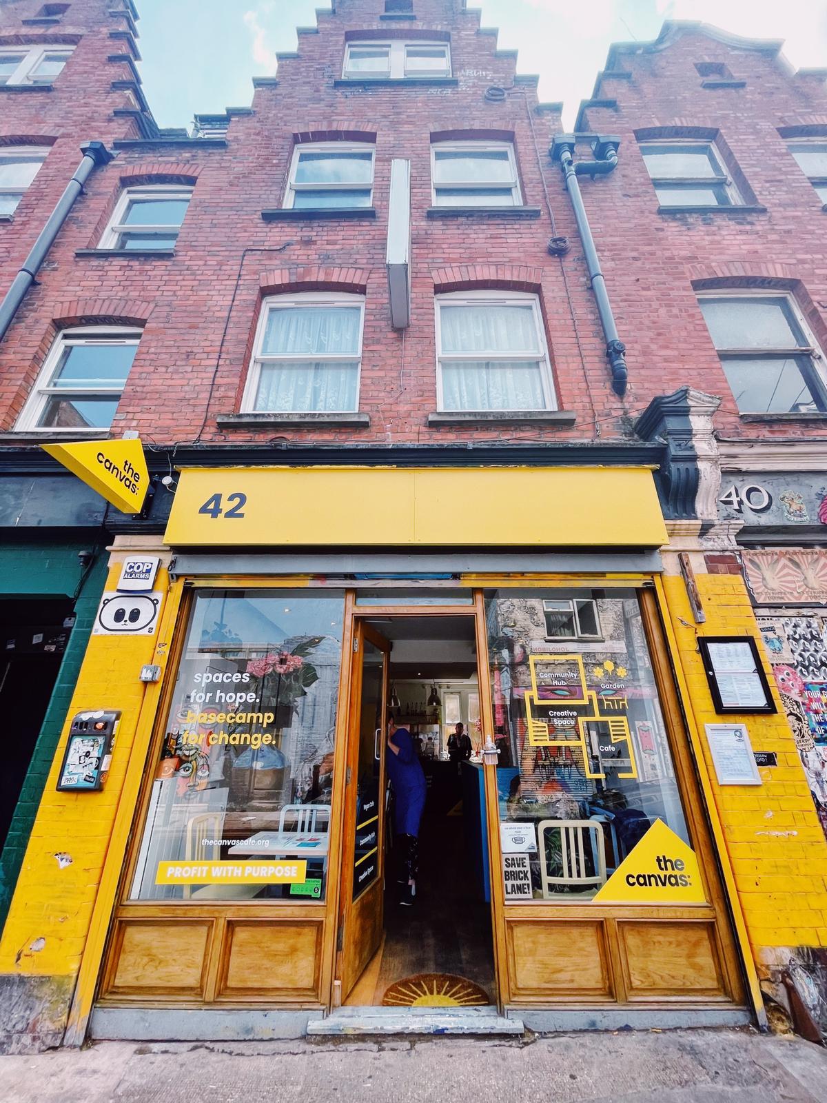 Cafe - lveq3bur5hr.JPG