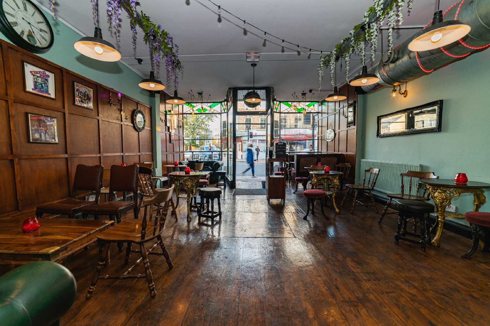 Main Bar - zsp4b2wu23w.JPG