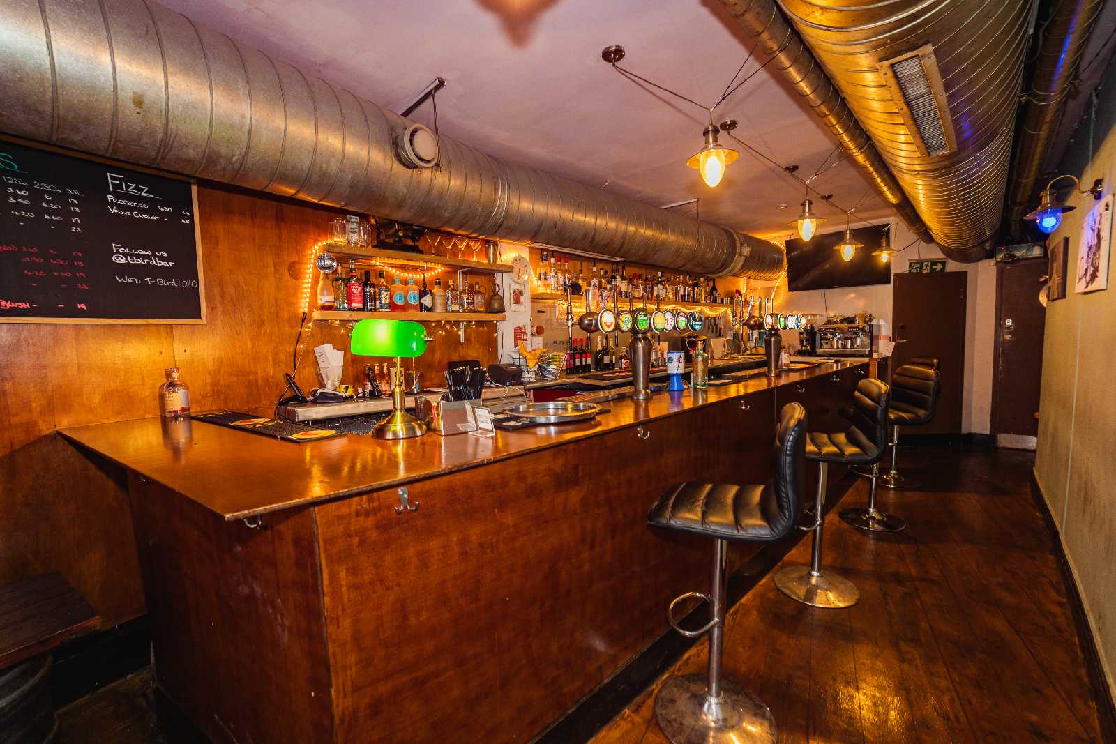 Main Bar - a41wvc0iba0.JPG